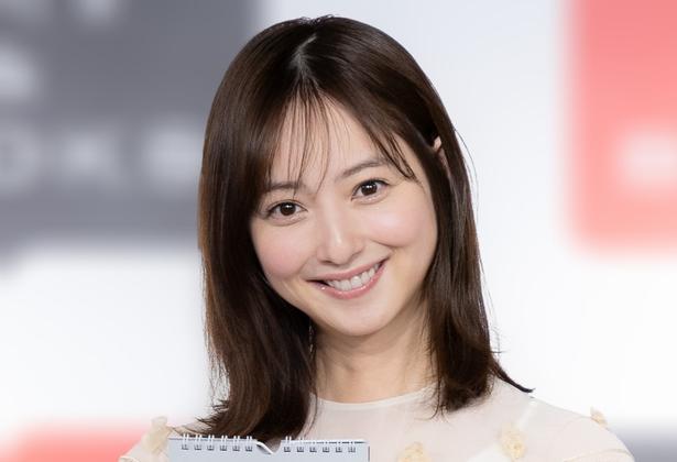 佐々木希、岡崎紗絵と「朝から2人でコトコト」…味噌汁を差し入れするショットに「スタッフが羨ましい」の声