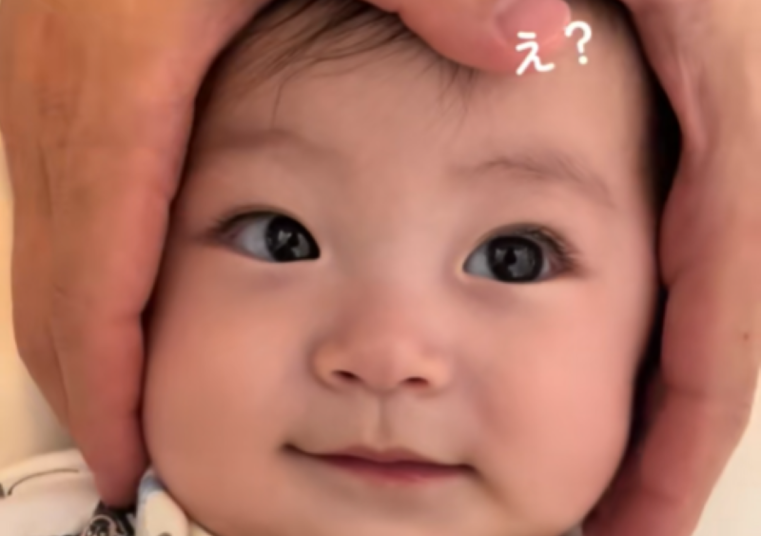 「こんなにされてんのに嬉しそう♡」全然ミルクを飲んでくれない赤ちゃんにパパさんが……