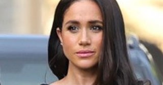 メーガン妃、ヘンリー王子の声援を受け泣く泣くスノーチュービングに挑戦