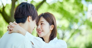 夫とはできないことをしました… 女性たちが「不倫相手に夢中になったきっかけ」