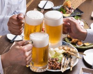 冷たいビールがキーンとしみる。夏ならではの“知覚過敏”の意外な原因と「やってはいけない」NG歯磨き