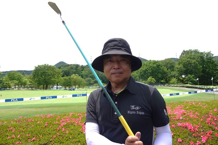 片山晋呉が“世界初”のアイアン用カーボンシャフト投入衝撃吸収材入りのティファニーブルーは「体にやさしい」