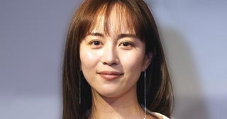 比嘉愛未＆徳永えりが並んでポーズする“親友役の2ショット”に「仲良しコンビかわいい」の声＜ファーストクライ 母子救命救急班＞