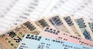 最近、職場から「12月に既存の健康保険証が廃止される」と案内が！ マイナンバーカードは持っていないのですが、なにか手続きは必要ですか？ 12月以降「マイナ保険証でないと損」と聞きますが、どういうことなのでしょうか？