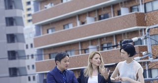 濱口竜介監督×ヴィルジニー・エフィラ×岡本多緒が分かち合う、『急に具合が悪くなる』で実践された“多言語”や“長回し”がもたらした「豊かさ」