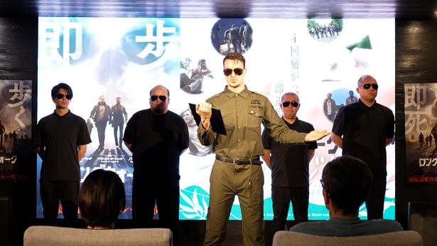 本編で脱落者が出るたびに激痛足つぼマッサージを実施!?『ロングウォーク』マッサージ上映の模様をお届け