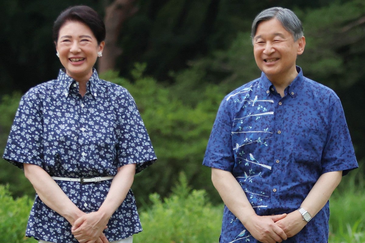 《陛下はスマホを取り出し…》雅子さま那須どうぶつ王国でも「リンクコーデ」！お休みのひと時にも光る「仲睦まじさ」