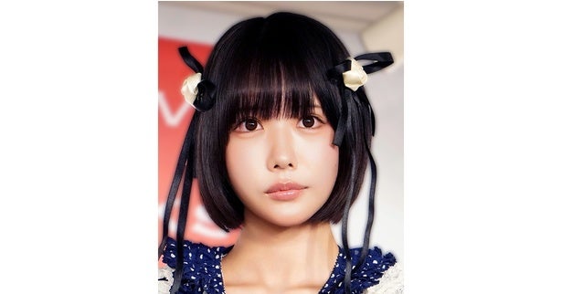 静寂の中にゴシックの美が宿ったよう…あの、“ゴシックロリータ”系衣装ショットに「いいね！」と反響