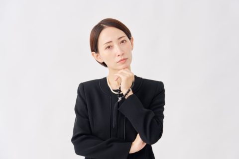 自営業で「年収600万円」の父が死亡…50代の母は「遺族年金で120万円はもらえる」と思いきや“受給ゼロ”でショック！ 同世代の叔母はもらえてるのにナゼ？「無年金期間」の現実とは