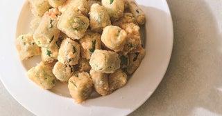 夏野菜で主役級レシピ！カリっと食感がたまらない「オクラのにんにくから揚げ」
