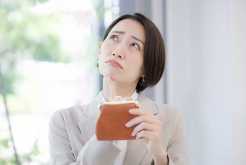 ペアローンを組んで家を購入しましたが、昨年離婚しました。最近になって金融機関から「元夫の支払いが滞納している」と連絡があり、不安でたまりません。このままでは私のほうに支払い義務が回ってきてしまうのでしょうか…？