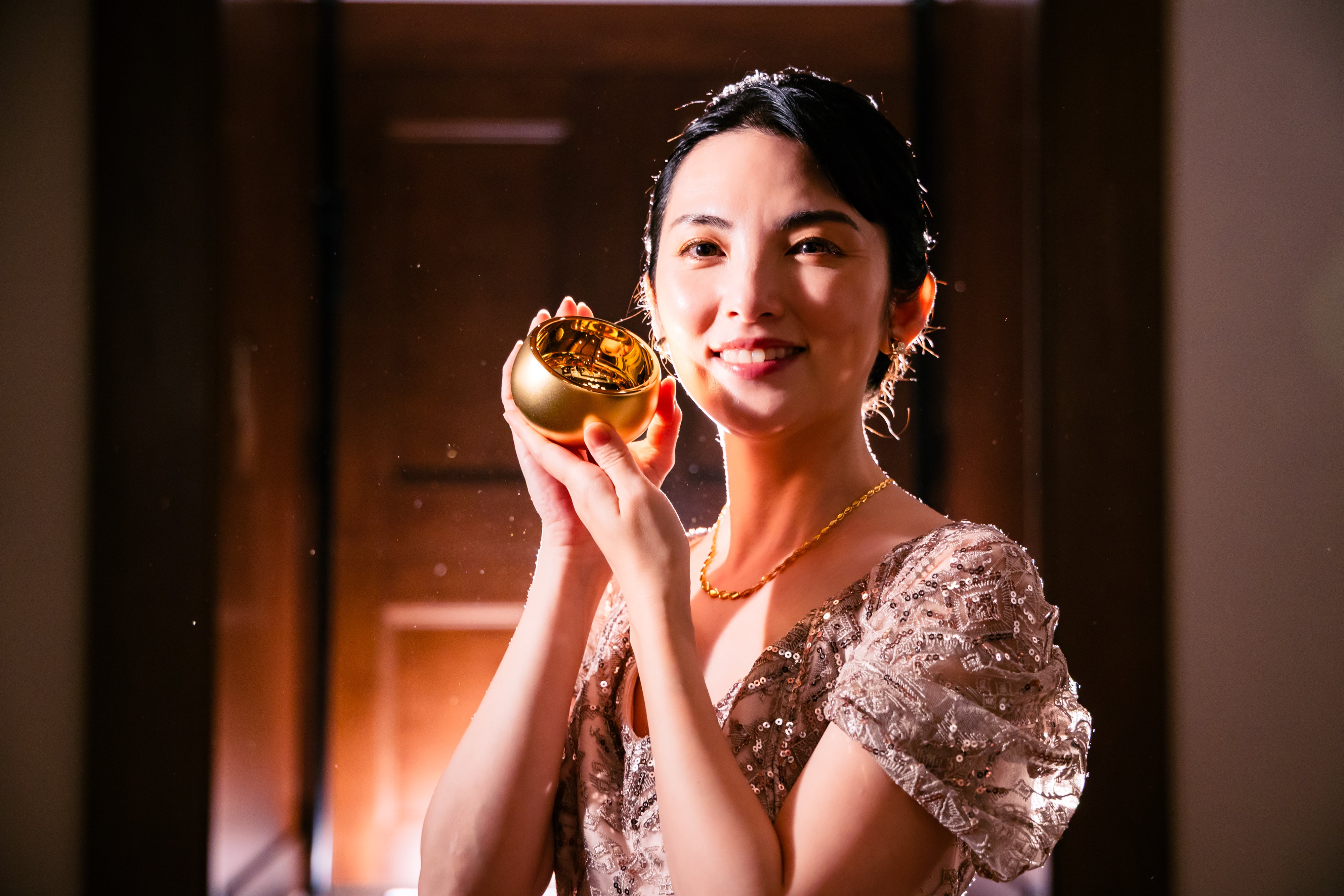 撮影で使用された金の総額は数百億円！田中麗奈主演「黄金泥棒」新場面写真＆金にまつわる豆知識