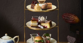 ウェスティン都ホテル京都「チョコレートアフタヌーンティー」。カカオを贅沢に使用したモンブランなど、チョコスイーツがずらり