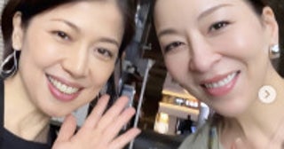 元“宝塚トップ”コンビの2ショットにファン歓喜「なんてお似合いなの」「大好きなお二人」