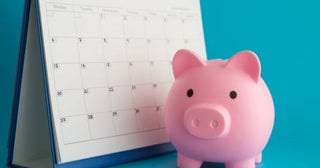 30代で夫婦二人暮らしです。60代まで「毎月5万円」貯金をしていきたいのですが、どのくらい収入があれば余裕をもって貯められますか？