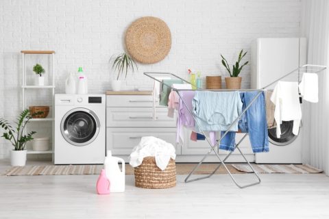 夏になると、妻はタオルや衣類が少ししかなくても毎日洗濯機を回します。「3日に1回で十分では？」と思うのですが、水道代や電気代はどれくらい変わるのでしょうか？