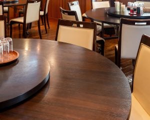 中華料理店の個室に入り「何も頼まない」5人家族…様子を見に行った店長が“とんでもない光景”を目撃――年末年始ベスト