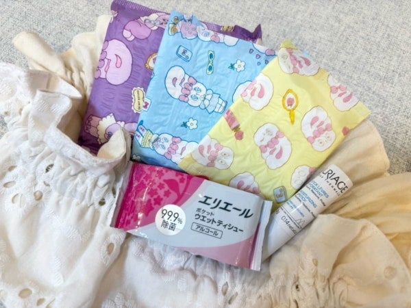 憂うつな日こそ“かわいい”で満たす。働く私の「リアルな一軍ポーチの中身」