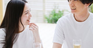 この人と結婚するかも… 男性たちが「初対面でビビッと来た女性」の特徴