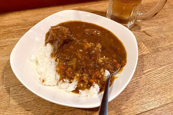 【牛すじカレー】ただものじゃないマスターが作る、地元激シブ酒場の牛すじカレー：パリッコ『今週のハマりメシ』第157回