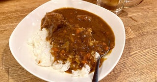 【牛すじカレー】ただものじゃないマスターが作る、地元激シブ酒場の牛すじカレー：パリッコ『今週のハマりメシ』第157回