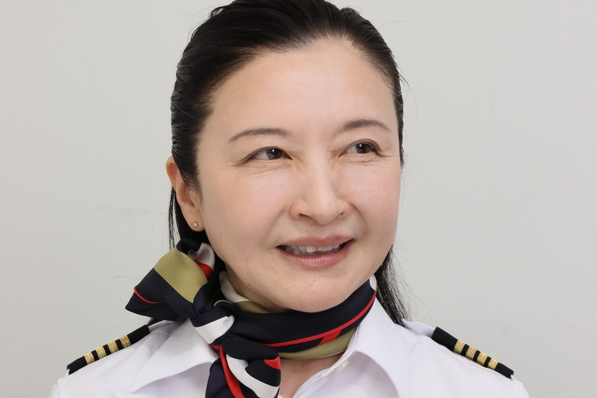 「ペダルに足が届くのか？」との偏見を一蹴！日本初女性機長が示した「女性こそパイロットに向いている理由」