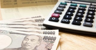 42歳で貯蓄は「200万円」ほどです。平均貯蓄が「1000万円」近いと聞いてショックなのですが、本当にそれだけ貯蓄しているのでしょうか？「中央値」もあわせて解説