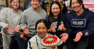 小祝さくら・竹田麗央・岩井明愛＆千怜の「最強軍団」も出席にぎやかなお誕生日会で祝福された先輩ゴルファーとは？