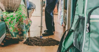 新幹線の清掃時間はわずか「7分」って本当？ 新幹線の清掃方法や清掃員の給料はどれくらい？