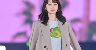 田鍋梨々花、ハイウエストショーパンからほっそり美脚際立つ【GirlsAward 2025SS】
