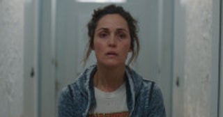 “ワンオペ問題”に切り込む『ワンオペレーション』ローズ・バーンの圧巻の演技を切り取った場面写真公開