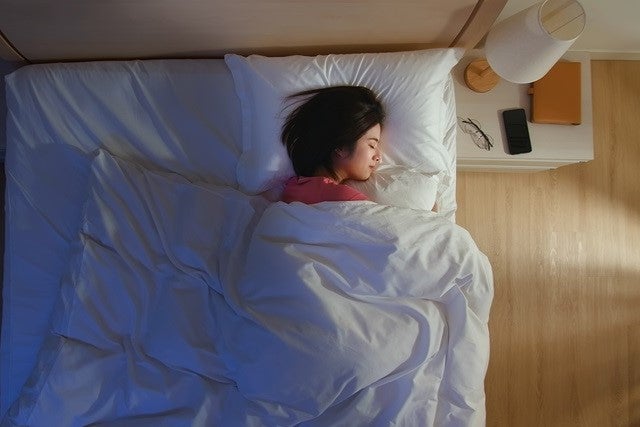 【夢占い】蜂に刺される夢の意味・暗示30選！体の部位・状況別に解説