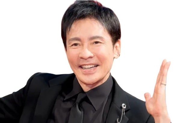 ペンライトの海が眩しい…郷ひろみ、熊本城で“熱唱”カットに「超カッコいい」「素敵な写真」ファン称賛