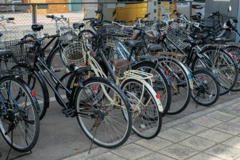 自転車置き場で「無断駐輪」として2000円の撤去費用を請求されましたが、正規の場所に停めていたはずです。証拠がなくても払うべきなのでしょうか？