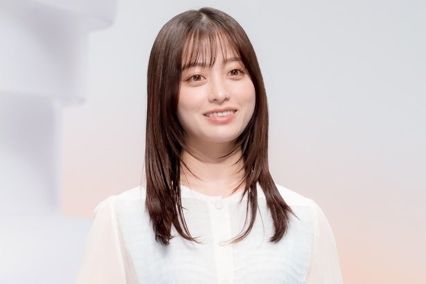 橋本環奈、ダブルピース姿でカメラ目線ショットに「お目目まんまるでかわいすぎる」の声＜ヤンドク！＞