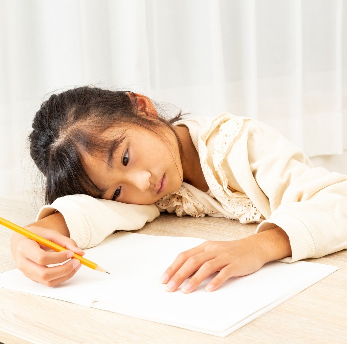 「やる気がない」は、性格の問題じゃなかった。子どものイライラ・無気力の正体