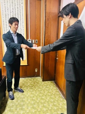 安曇野ミネラルウォーターが、地元高校に備蓄水としてミネラルウォーターを寄贈