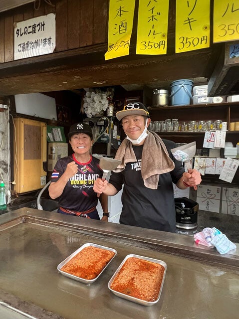 大阪・西成の伝説のホルモン屋「やまき」。休業中の店を復活させたふたりのボクサーの心意気と運命の物語【後編】