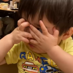 ごはんどころじゃない！ ファミレスで一生懸命働くアレが怖すぎる男の子【ちょっと気持ちわかるわ】