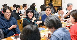 孤独を癒す地域の食堂、ご近所さんや新顔さんと食卓を囲んでゆるやかにつながり生む「タノバ食堂」東京都世田谷区