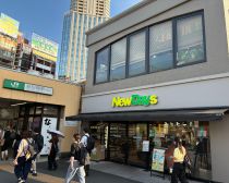 駅コンビニでの“ちょい飲み”がコスパ最強すぎた！ 生ビールサーバーに充実おつまみ「もう居酒屋には戻れない」