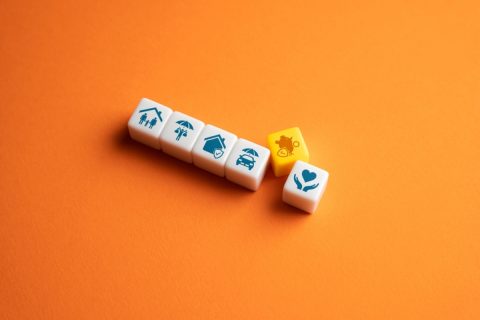 金利や安全性を考えたとき、メガバンク・信用金庫・ゆうちょ銀行など、どの金融機関に預けるのが賢い選択なのでしょうか？
