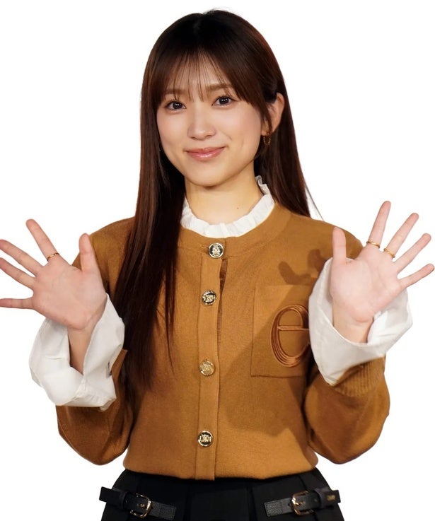 “上目遣い”に胸キュン…矢吹奈子、25歳誕生日のノースリーブ姿に「見つめられるとイチコロです」の声