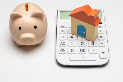 老後の家賃だけで「1200万円」!? それに加えて生活費まで…とてもじゃないけど払えない！ やっぱり「2000万円」以上の資産がないと、老後は“詰み”ですか？ 賃貸住宅に関する支援制度を確認