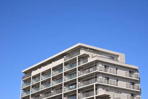 マンションを売却したら「住宅ローンがまだ残るかもしれない」と聞いて不安です。売れば借金もなくなると思っていたのですが、自己資金が必要になる場合もありますか？
