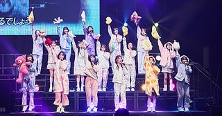 HKT48 13周年、昼公演は「カワイイ」をテーマに、AKB48グループ・珠玉のアイドルソングをパフォーマンス