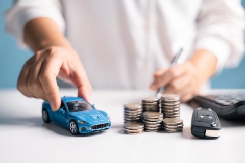 10年乗った愛車の車検代が18万円と言われました。これを機に買い替えたほうがいい気もするのですが、どちらがお得なのでしょうか？