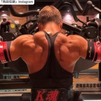 本当に65歳!?角田信朗の“ムキムキの背中”に騒然衝撃のトレーニング姿を披露