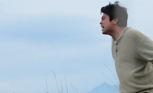 井口理（King Gnu）＆深川麻衣出演、映画『逃げろお嬢さん』場面写真10点解禁！ 