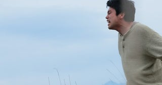 井口理（King Gnu）＆深川麻衣出演、映画『逃げろお嬢さん』場面写真10点解禁！ 